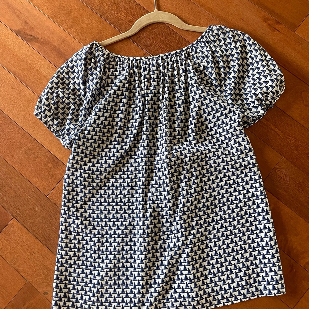 Like new Joie silk sailboat blouse. size XS - Picture 5 of 9